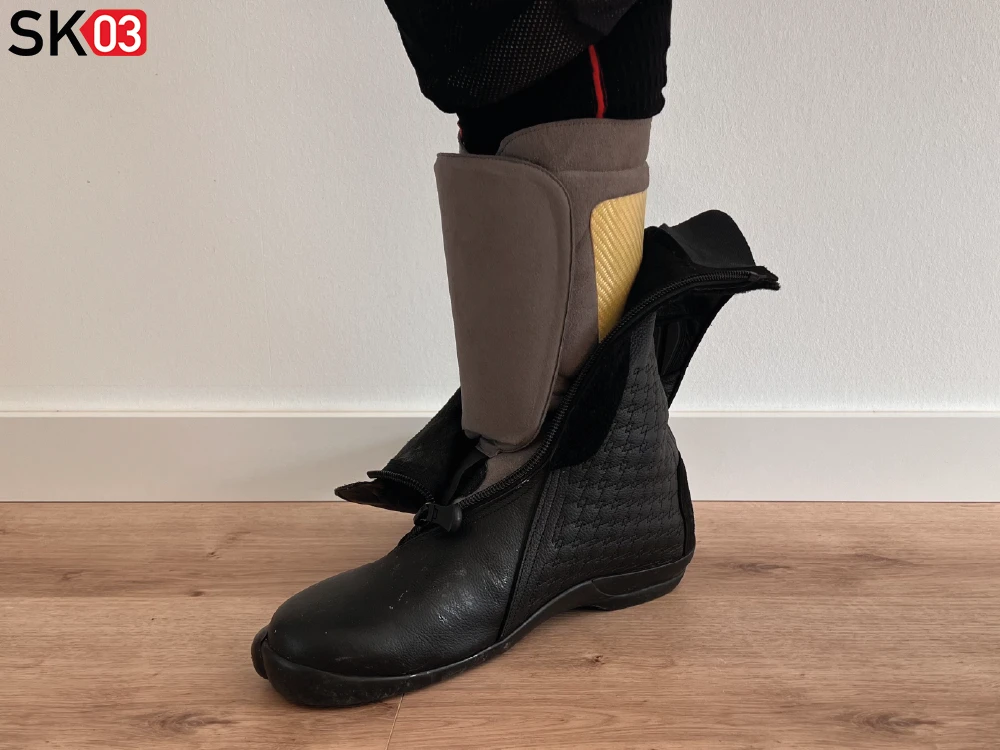 Daytona Security Evo G3 Lederstiefel mit Elastikzone beim Anziehen